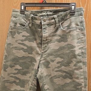 Ladies Universal Thread Camo Sz 10/30